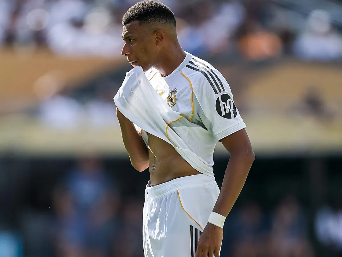 EAST RUTHERFORD, NEW JERSEY - JULY 09: Kylian Mbappé #9 of Real Madrid C.F. during the FIFA Club World Cup 2025 semi-final match between Paris Saint-Germain and Real Madrid CF at MetLife Stadium on July 09, 2025 in East Rutherford, New Jersey.   Buda Mendes/Getty Images/AFP (Photo by Buda Mendes / GETTY IMAGES NORTH AMERICA / Getty Images via AFP)