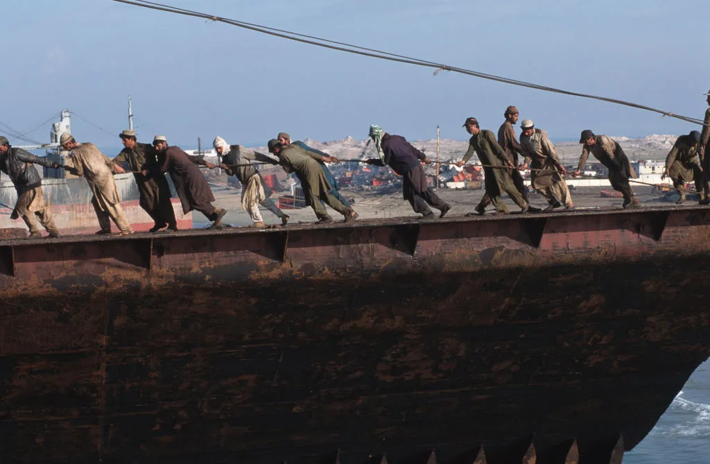 Ship-Breakers, hajóbontás, hajó-újrahasznosítás, hajó-ártalmatlanítás
