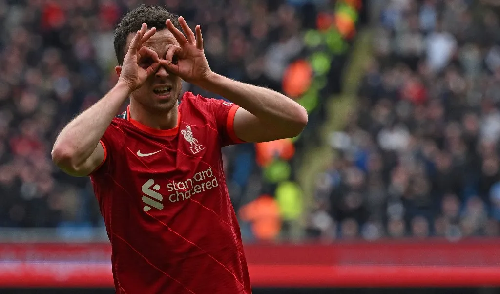 Liverpool's Portuguese striker Diogo Jota celebrates after scoring the equalising goal during the English Premier League football match between Manchester City and Liverpool at the Etihad Stadium in Manchester, north west England, on April 10, 2022. (Photo by Paul ELLIS / AFP) / RESTRICTED TO EDITORIAL USE. No use with unauthorized audio, video, data, fixture lists, club/league logos or 'live' services. Online in-match use limited to 120 images. An additional 40 images may be used in extra time. No video emulation. Social media in-match use limited to 120 images. An additional 40 images may be used in extra time. No use in betting publications, games or single club/league/player publications. / 