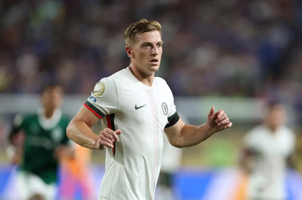 PHILADELPHIA, PENNSYLVANIA - JULY 04: Liam Delap #9 of Chelsea FC looks on during the FIFA Club World Cup 2025 quarter final match between SE Palmeiras and Chelsea FC at Lincoln Financial Field on July 04, 2025 in Philadelphia, Pennsylvania.   Francois Nel/Getty Images/AFP (Photo by Francois Nel / GETTY IMAGES NORTH AMERICA / Getty Images via AFP)