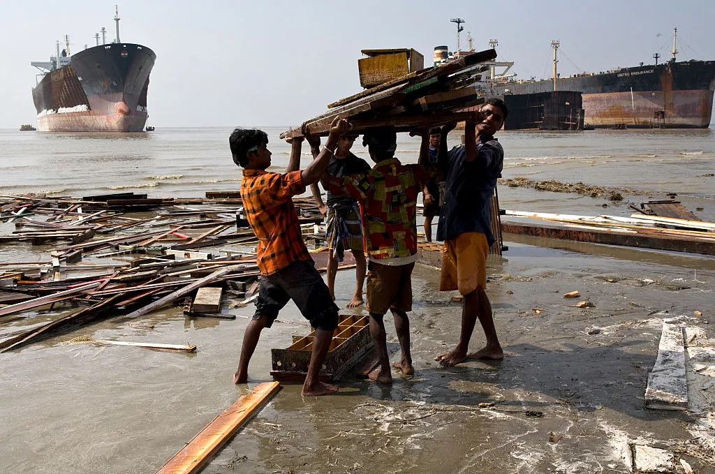 Ship-Breakers, hajóbontás, hajó-újrahasznosítás, hajó-ártalmatlanítás