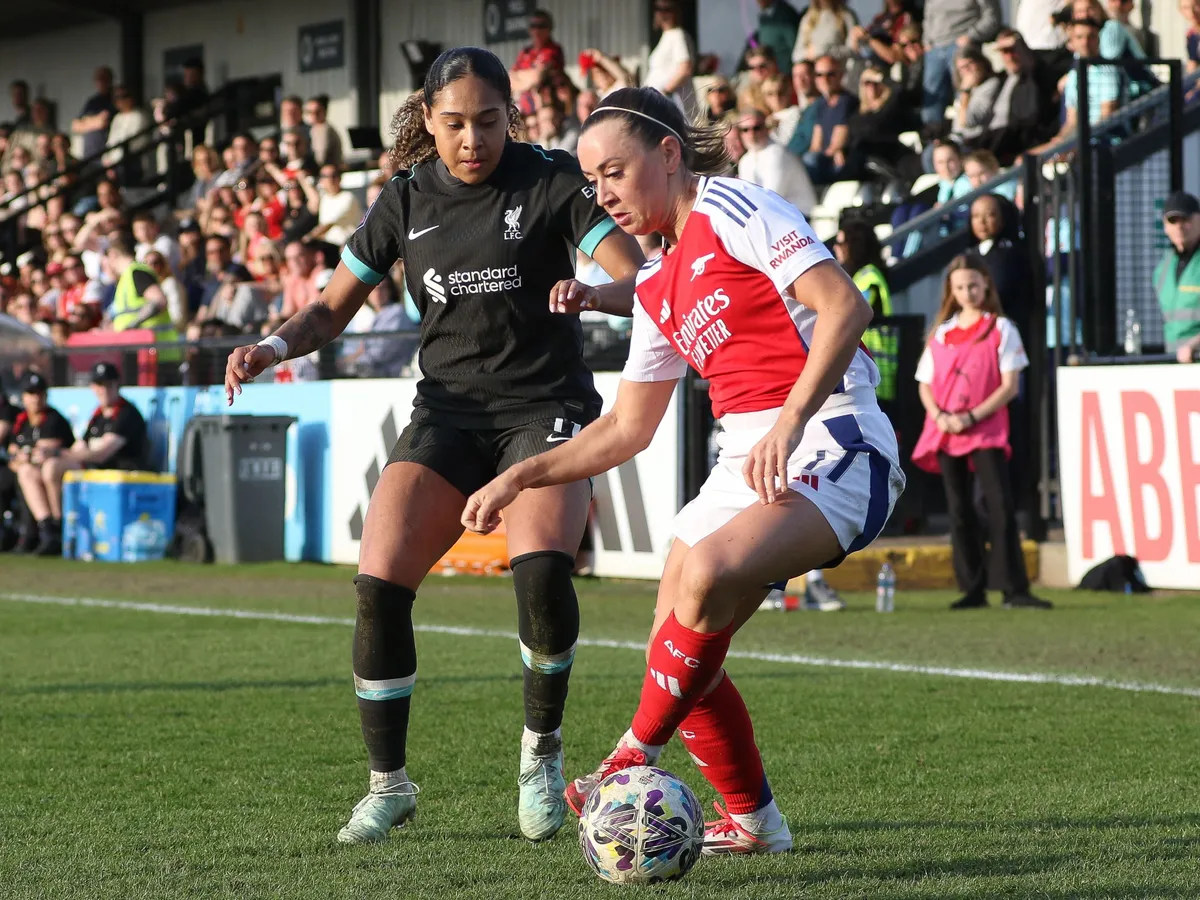 Katie McCabe's cross is blocked by Olivia Smith during the Adobe Women's FA Cup Quarter Final match between Arsenal and Arsenal, Liverpool at Meadow Park in Borehamwood, England, on March 9, 2025. (Photo by MI News/NurPhoto) (Photo by MI News / NurPhoto via AFP)