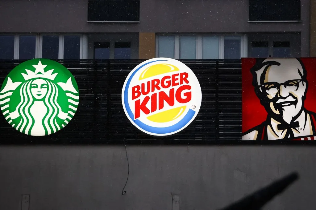 Starbucks Coffee, Burger King and KFC logo is seen in Warsaw, Poland on January 12, 2024. (Photo by Jakub Porzycki/NurPhoto) (Photo by Jakub Porzycki / NurPhoto via AFP) gyors gyorsétterem