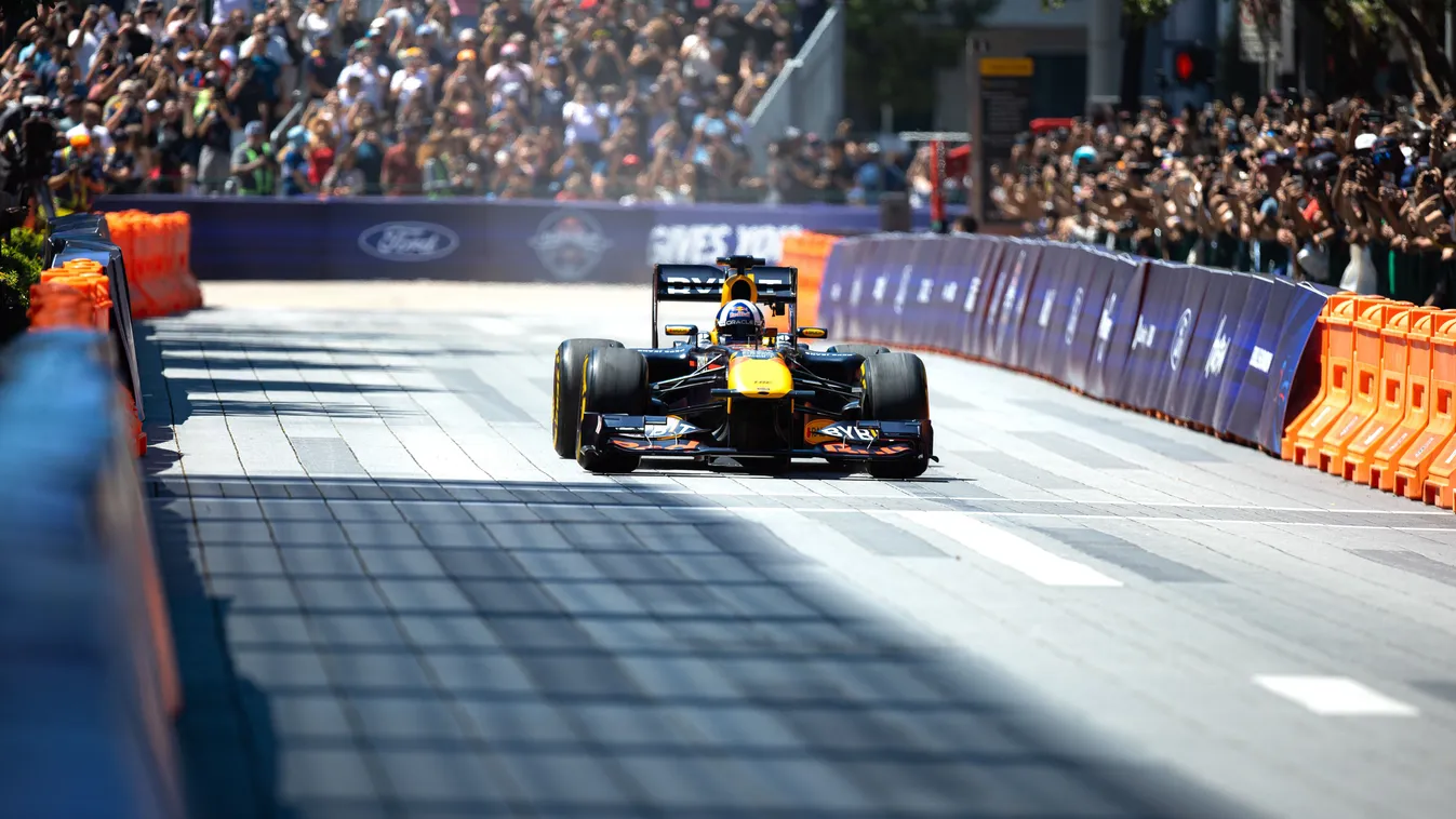 Szalmabálába ragadt a Red Bull tehetsége a legendák szeme láttára – videó Kép