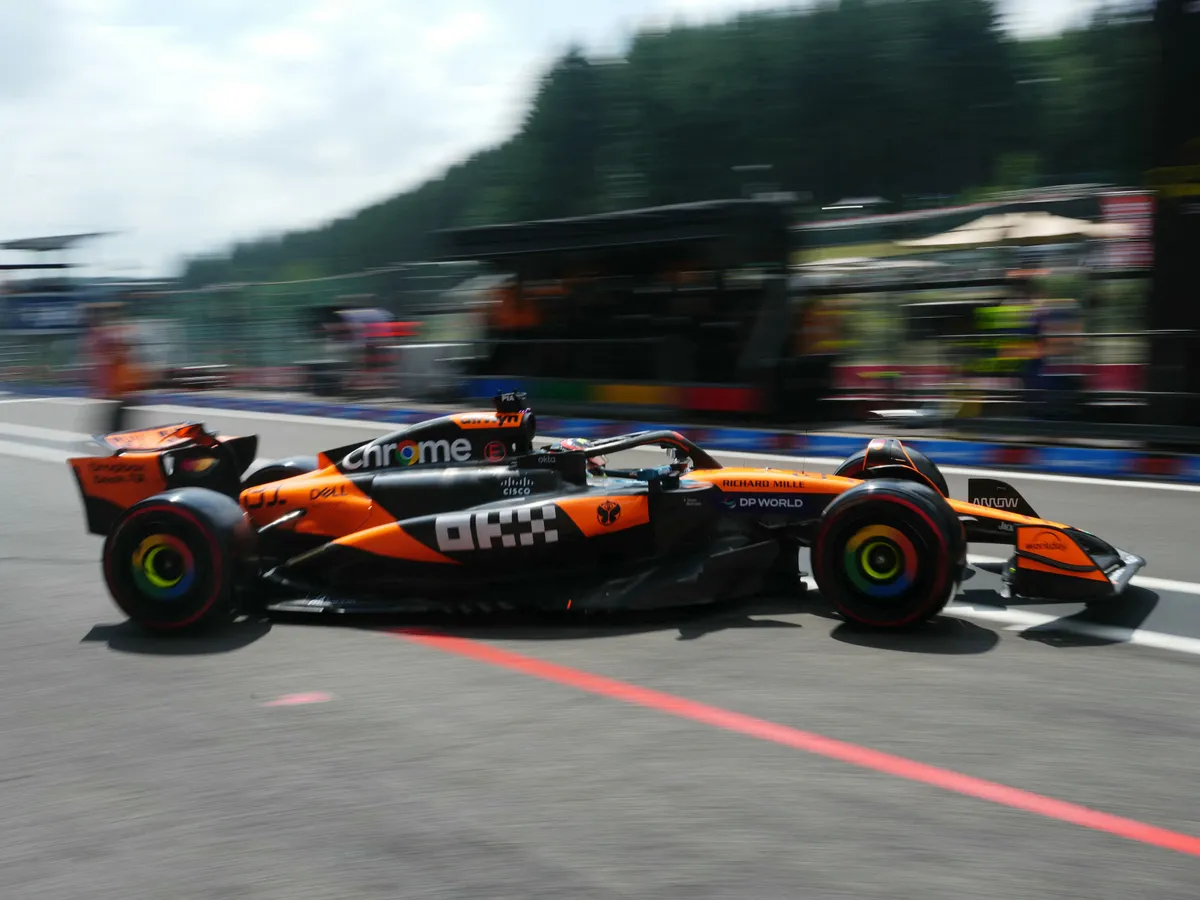 Belga Nagydíj, McLaren's Australian driver Oscar Piastri drives out of his garage to take part in the first practice session ahead of the Formula One Belgian Grand Prix at the Spa-Francorchamps circuit in Spa, on July 25, 2025. (Photo by Dimitar DILKOFF / AFP)