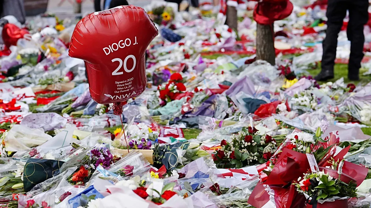 A Liverpool játékosai a tragédia után megérkeztek az első edzésre – videó