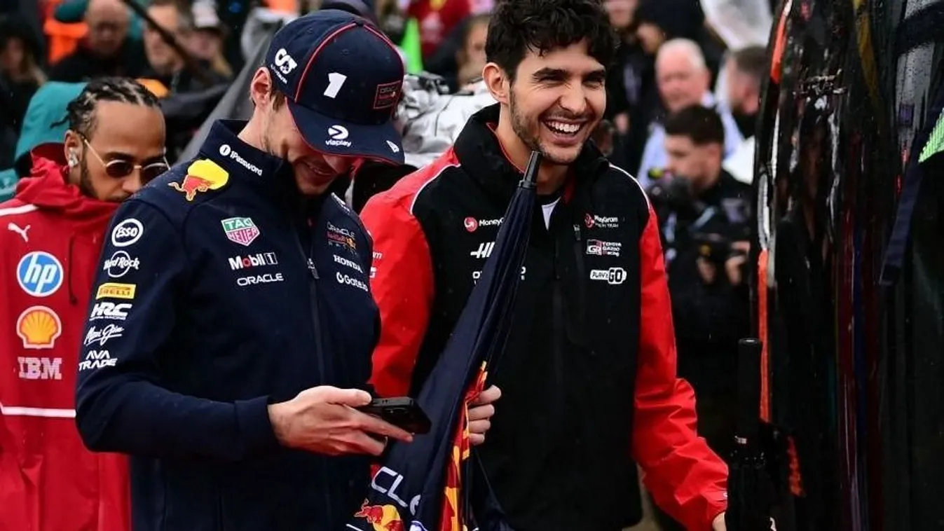 Verstappen tanácsot adott az utódjaként emlegetett pilótának Kép