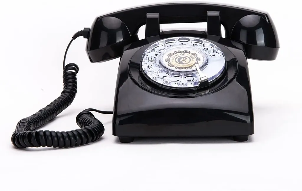 Orion tévé, lemezjátszó, orsós magnó, régi kazettás magnó, walkman, tárcsás telefon.