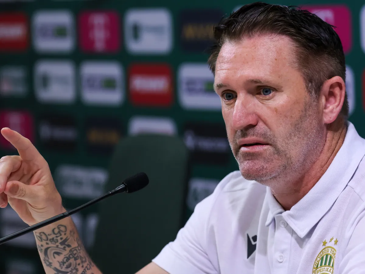 Fradi, Robbie Keane vezetőedző a Ferencvárosi TC sajtótájékoztatóján, a labdarúgó Bajnokok Ligája selejtezőjének másnapi, örmény FC Noah elleni mérkőzés előtt a Groupama Arénában 2025. július 29-én.
MTI/Hegedüs Róbert