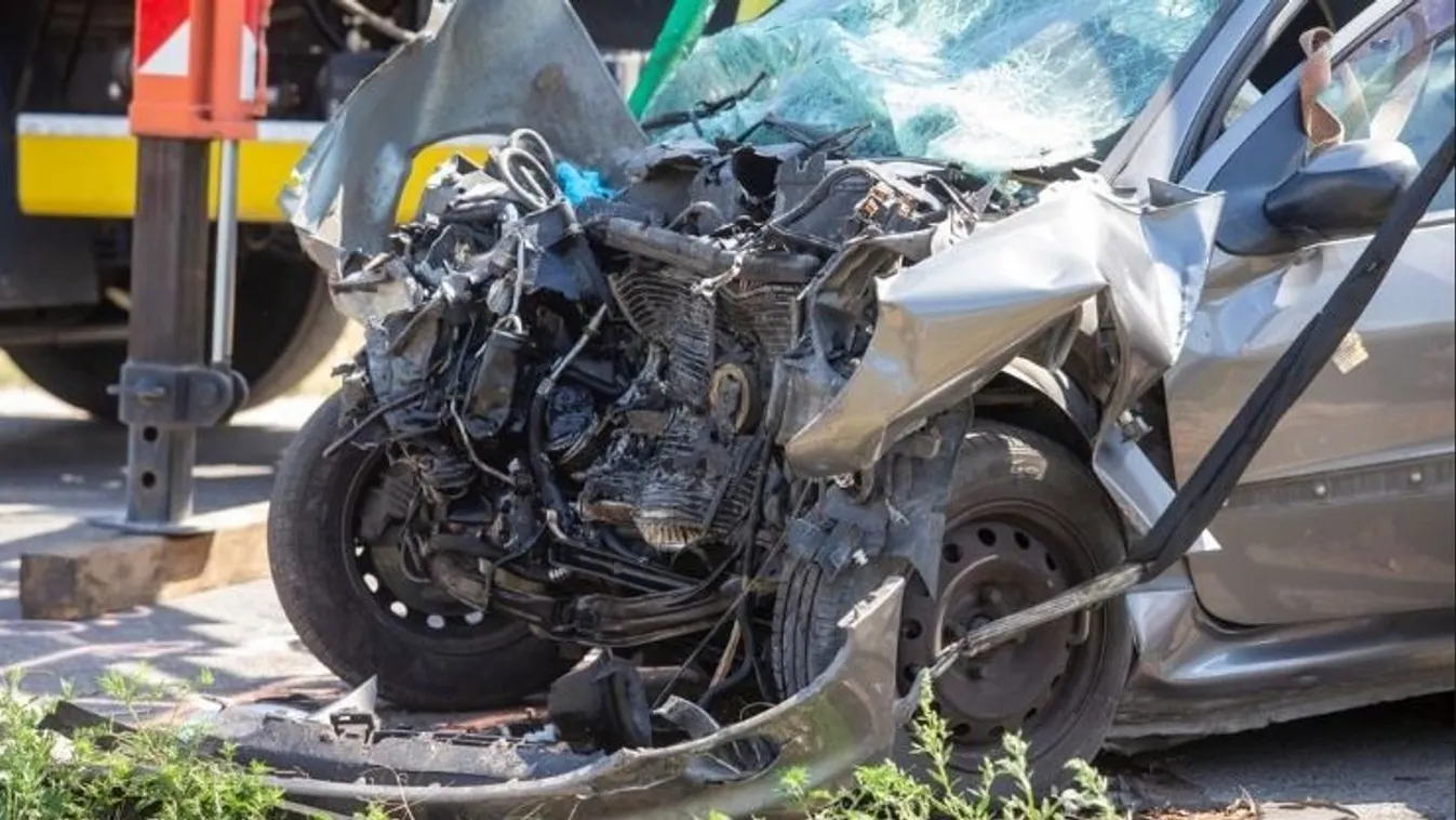 Helyszíni képeken tragikus kecskeméti baleset Kép