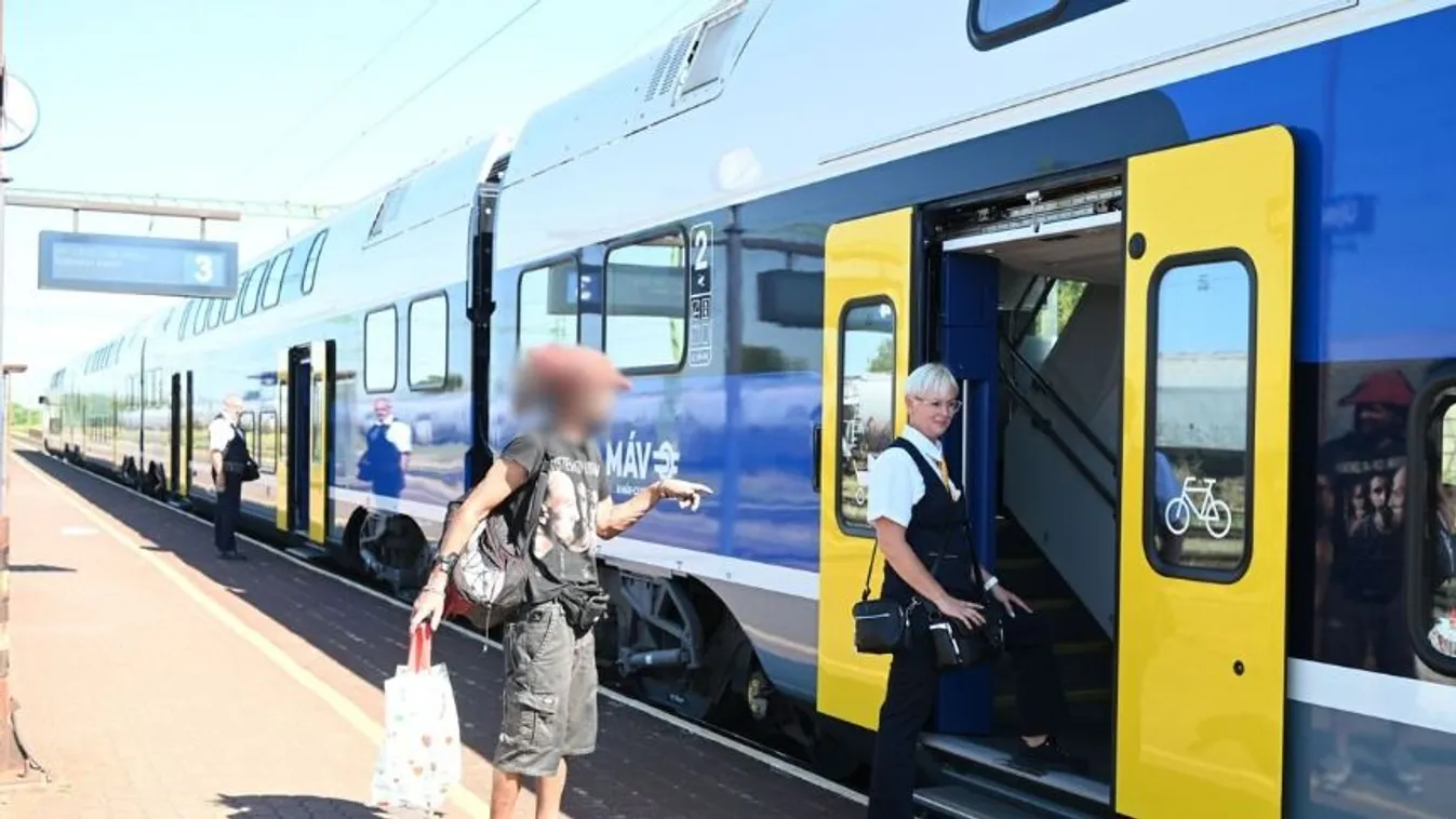 Elfogták a hajléktalan vandált, aki 50 milliós kárt okozott az új vonatkocsiban Kép