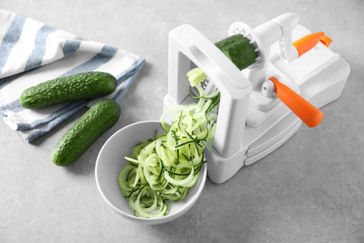 A konyha újragondolásánál érdemes elajándékozni a zöldségspirálozót