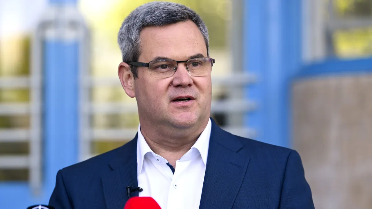 Magyar Péter elképesztő ütemben termeli a kórházi álhíreket, de most lelepleződött
