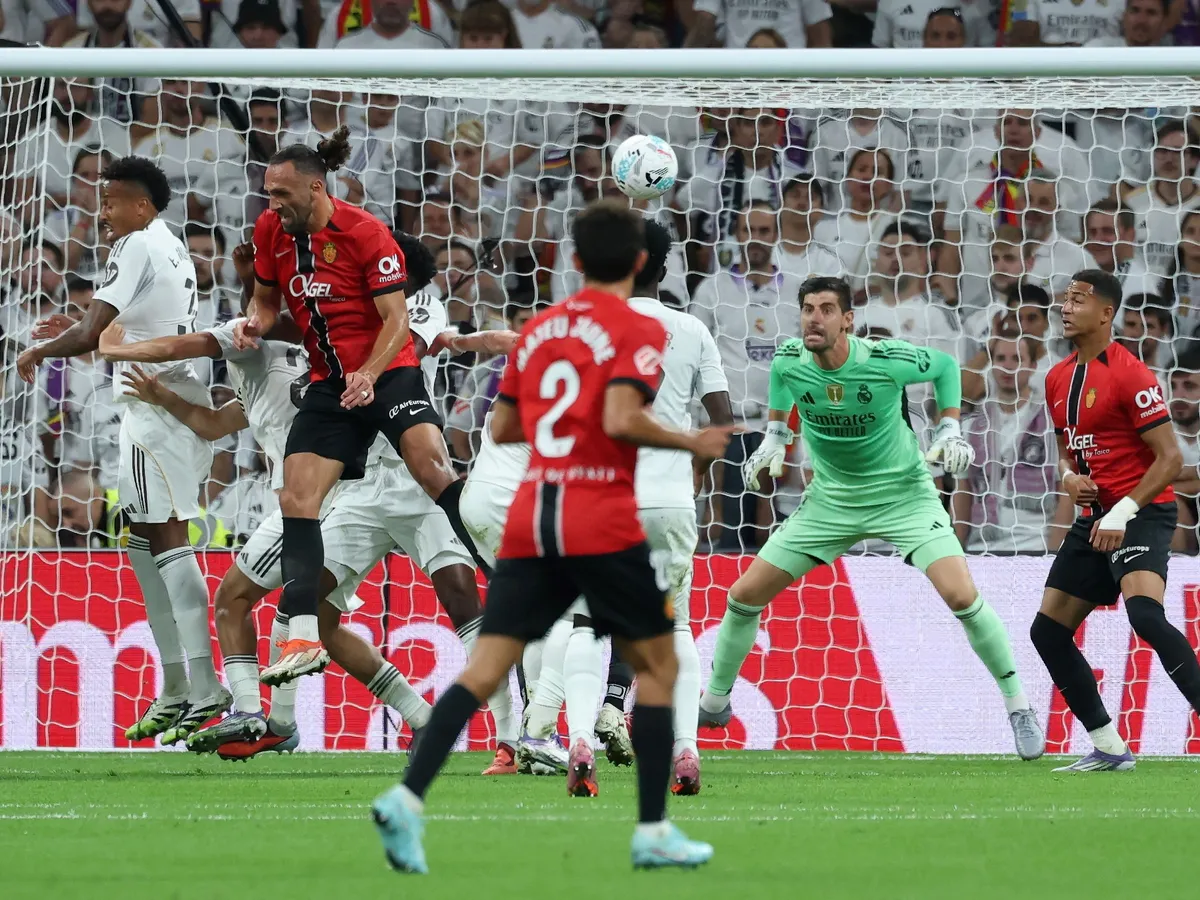 Real Mallorca's Kosovo forward #07 Vedat Muriqi (L) scores his team's first goal during the Spanish league football match between Real Madrid CF and Real RCD Mallorca at the Santiago Bernabeu stadium in Madrid on August 30, 2025. (Photo by Thomas COEX / AFP)