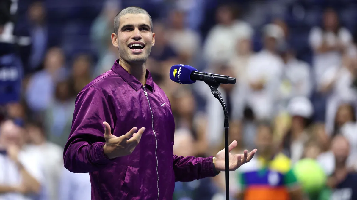 NEW YORK, NEW YORK - AUGUST 25: Carlos Alcaraz of Spain speaks to the crowd after defeating Reilly Opelka of the United States during their Men's Singles First Round match on Day Two of the 2025 US Open at USTA Billie Jean King National Tennis Center on August 25, 2025 in the Flushing neighborhood of the Queens borough of New York City.   Clive Brunskill/Getty Images/AFP (Photo by CLIVE BRUNSKILL / GETTY IMAGES NORTH AMERICA / Getty Images via AFP)