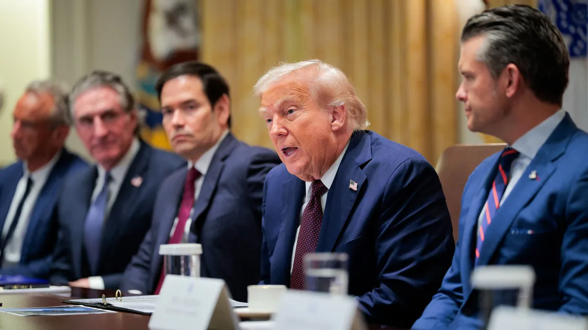 Trump bejelentése után főhet Zelenszkij feje