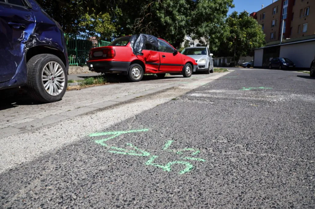 Ittas vezetés miatt négy autó is összetört Szolnokon