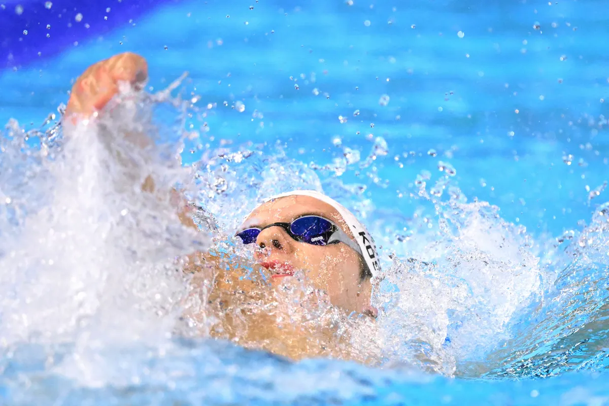 Hungary's swimmer Hubert Kos competes in the final of the men's 200m backstroke swimming event during the 2025 World Aquatics Championships in Singapore on August 1, 2025. (Photo by François-Xavier MARIT / AFP)