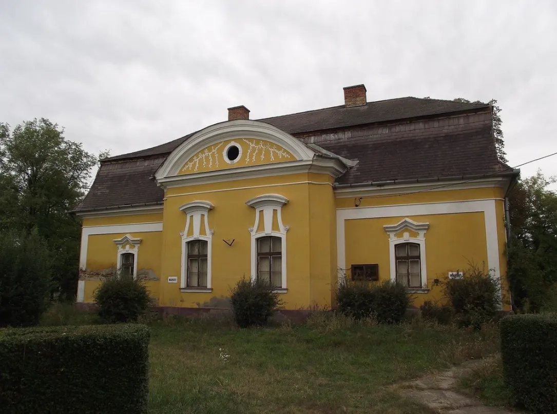 kastélyeladás