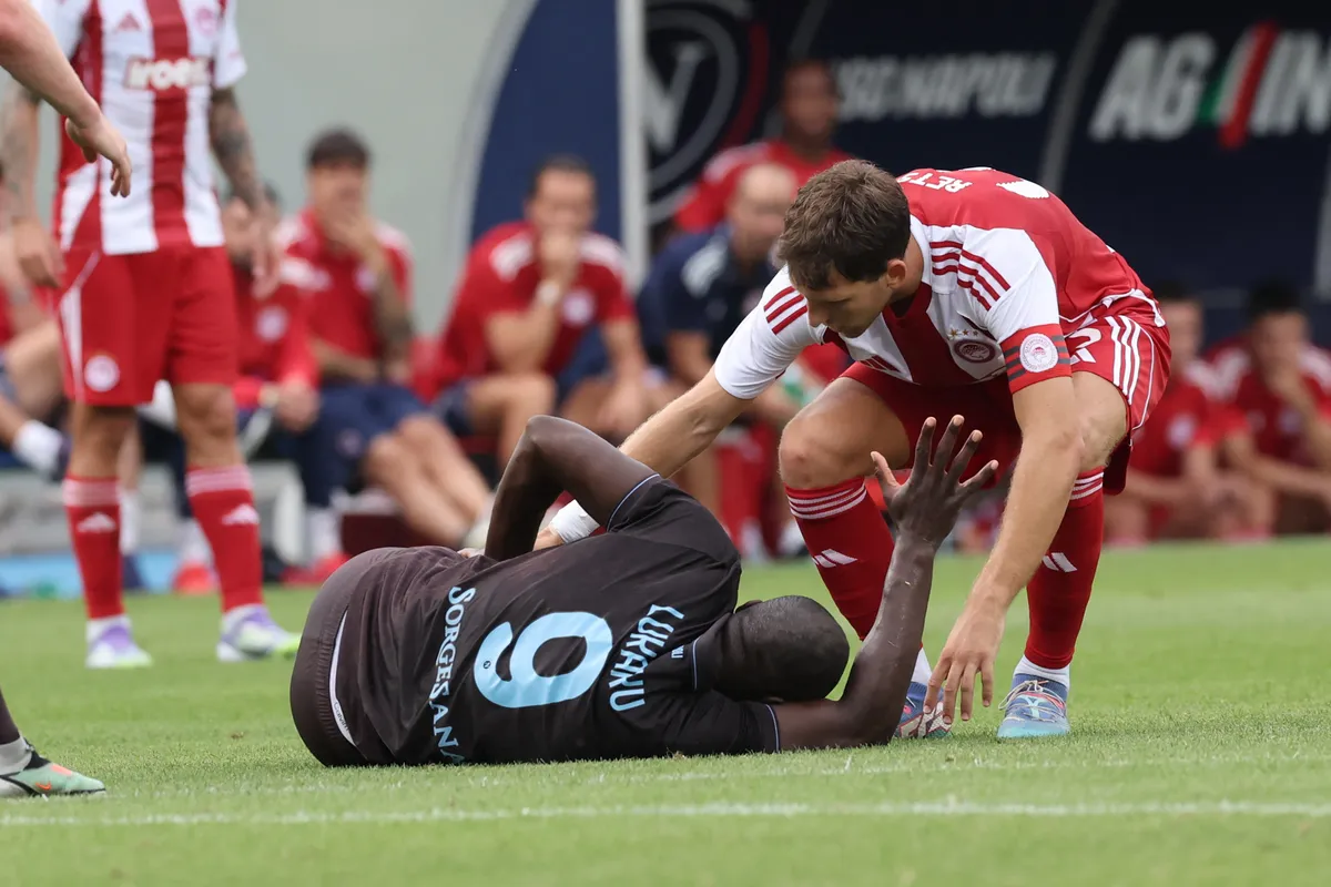Napoli's Romelu Lukaku is injured during a friendly soccer match between Napoli and Olympiacos FC at Stadio Patini in Castel di Sangro, Italy, on August 14, 2025. (Photo by Ciro De Luca/NurPhoto) (Photo by Ciro De Luca / NurPhoto via AFP)