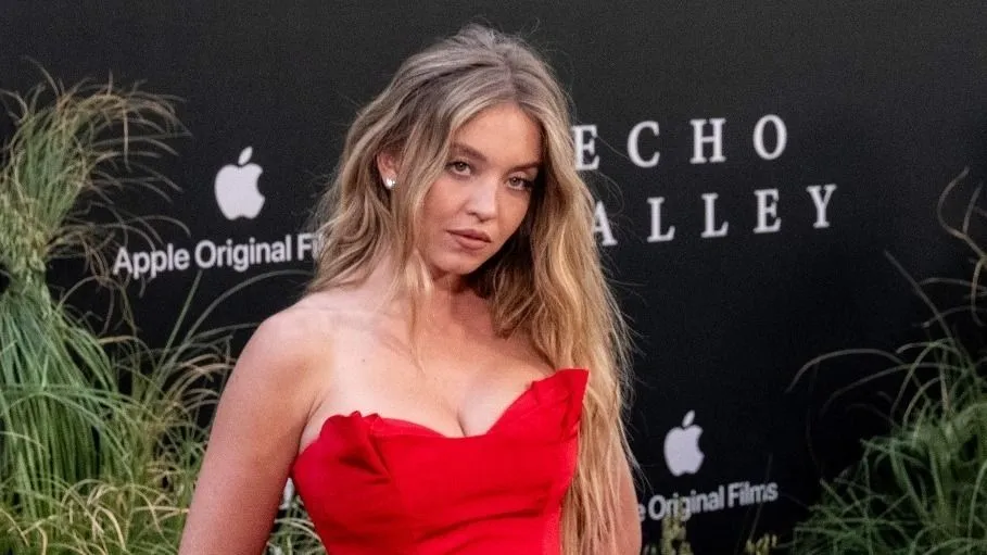 American Eagle, amerikai divatmárka, US actress Sydney Sweeney attends the Apple TV+ premiere of "Echo Valley" at AMC Lincoln Square 13 in New York City on June 4, 2025. (Photo by David Dee Delgado / AFP)