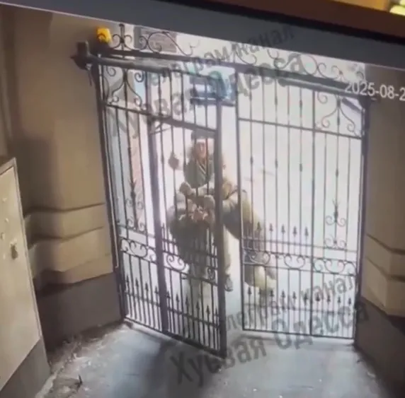 Szürreális, hogyan menekült meg a férfi a kényszersorozás elől