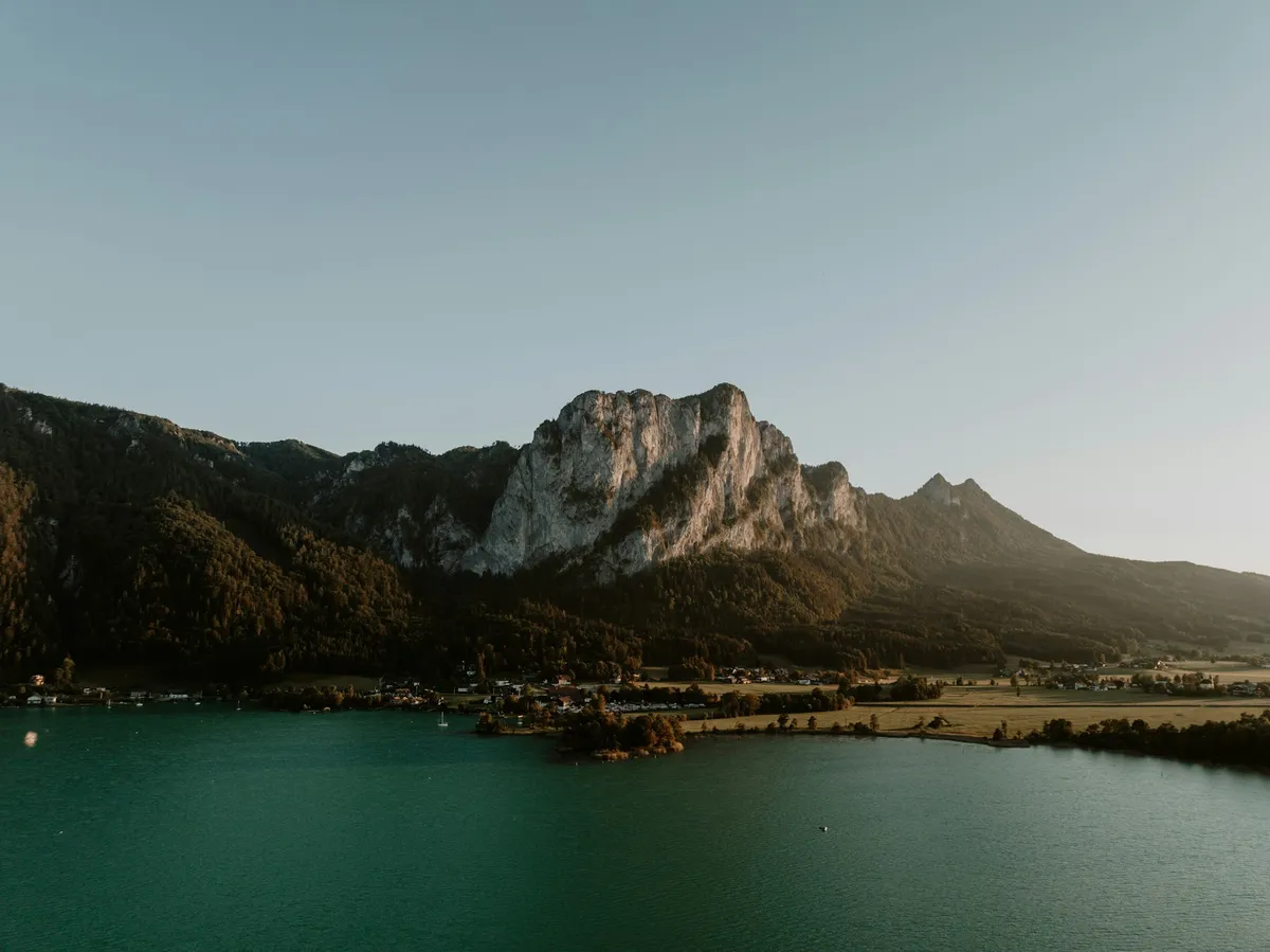 Mondsee-tó új tulajdonosa bérlőket küldött el – elzárják a tavat a helyiektől?