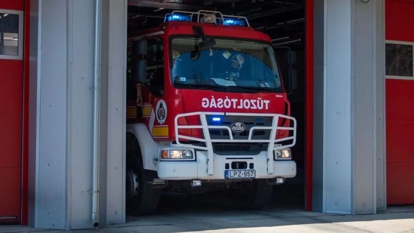 Kigyulladt egy autó, az utastér is lángra kapott Kép