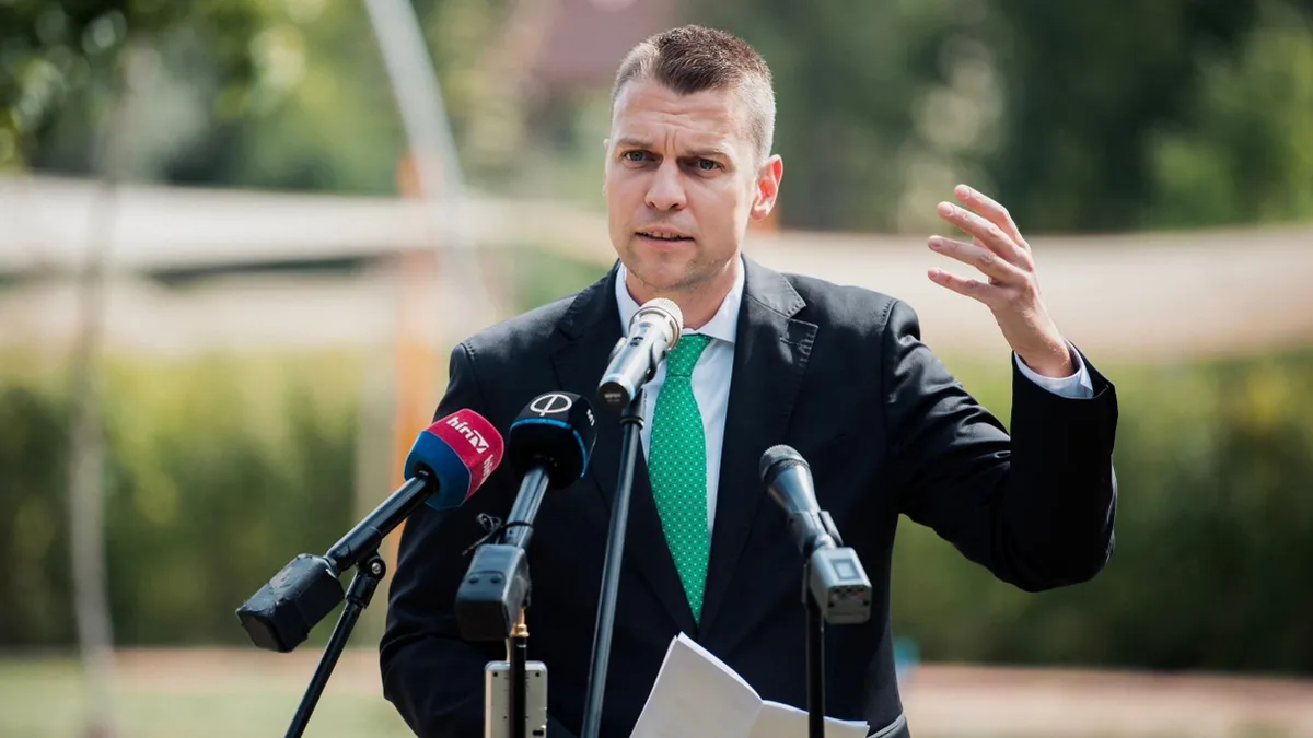 "Nem hallgattak Orbán Viktorra. Kár. Megint igaza lett" – írta Menczer Tamás (MTI)