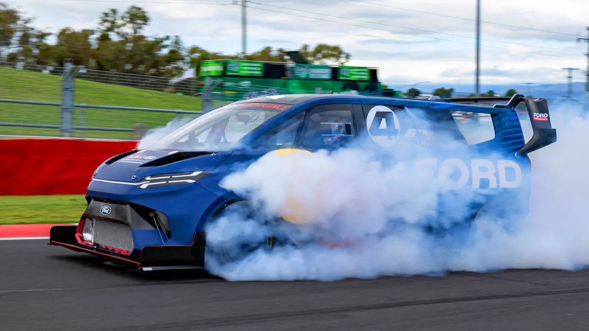 Pikes Peak és Bathurst után a Nürburgringet is meghódította a SuperVan 4.2