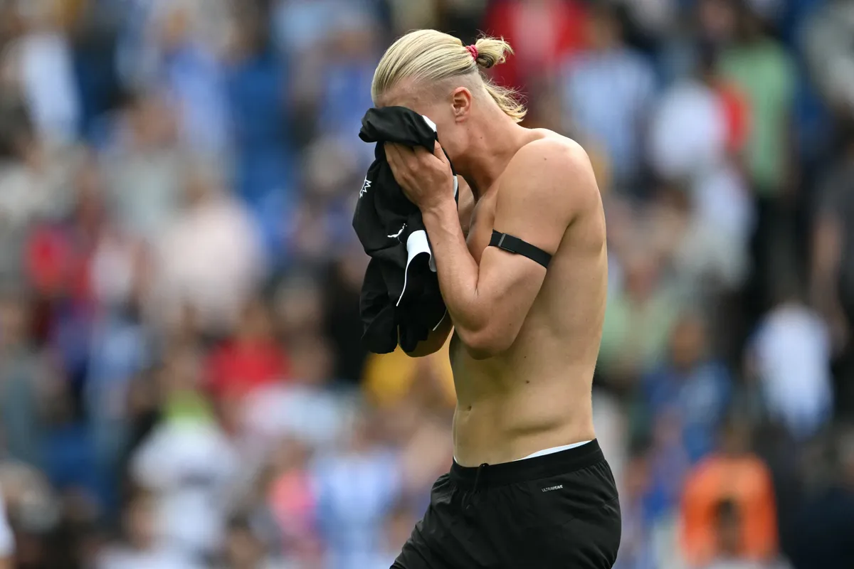 Manchester City's Norwegian striker #09 Erling Haaland reacts after the English Premier League football match between Brighton and Hove Albion and Manchester City at the American Express Community Stadium in Brighton, southern England on August 31, 2025. Brighton won the game 2-1. (Photo by JUSTIN TALLIS / AFP) / RESTRICTED TO EDITORIAL USE. No use with unauthorized audio, video, data, fixture lists, club/league logos or 'live' services. Online in-match use limited to 120 images. An additional 40 images may be used in extra time. No video emulation. Social media in-match use limited to 120 images. An additional 40 images may be used in extra time. No use in betting publications, games or single club/league/player publications. / 