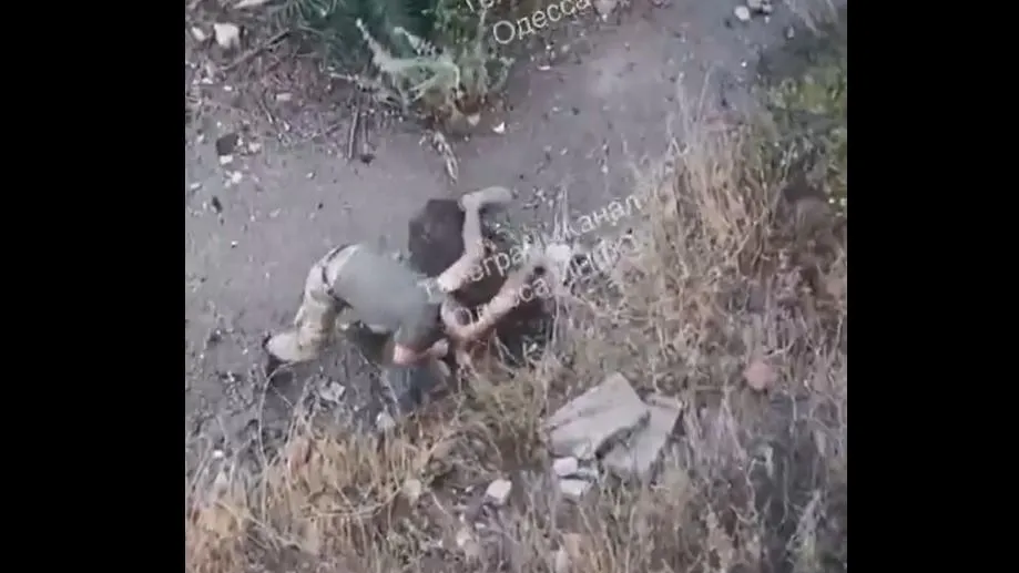 Zelenszkij katonái ismét kegyetlenül elbántak egy emberrel Fotó: X