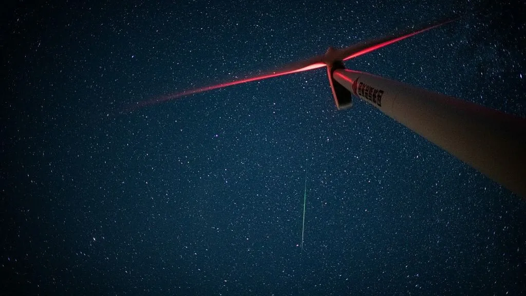 Perseidák (240813) -- WUHAN, Aug. 13, 2024 (Xinhua) -- This photo taken on Aug. 13, 2024 shows Perseid meteor shower over Wuhan, central China's Hubei Province. (Xinhua/Hu Jingwen) (Photo by Hu Jingwen / Xinhua via AFP)