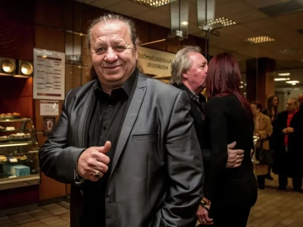 Zámbó Árpy jubileuma 25 év színpadi munkát ünnepel, de a kommentelők nem kímélték.