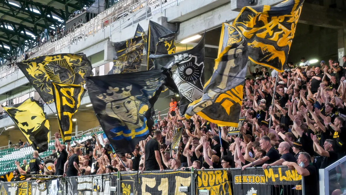 Hatalmas balhé Győrben: AIK-mezben tilos volt nekiindulni az éjszakának