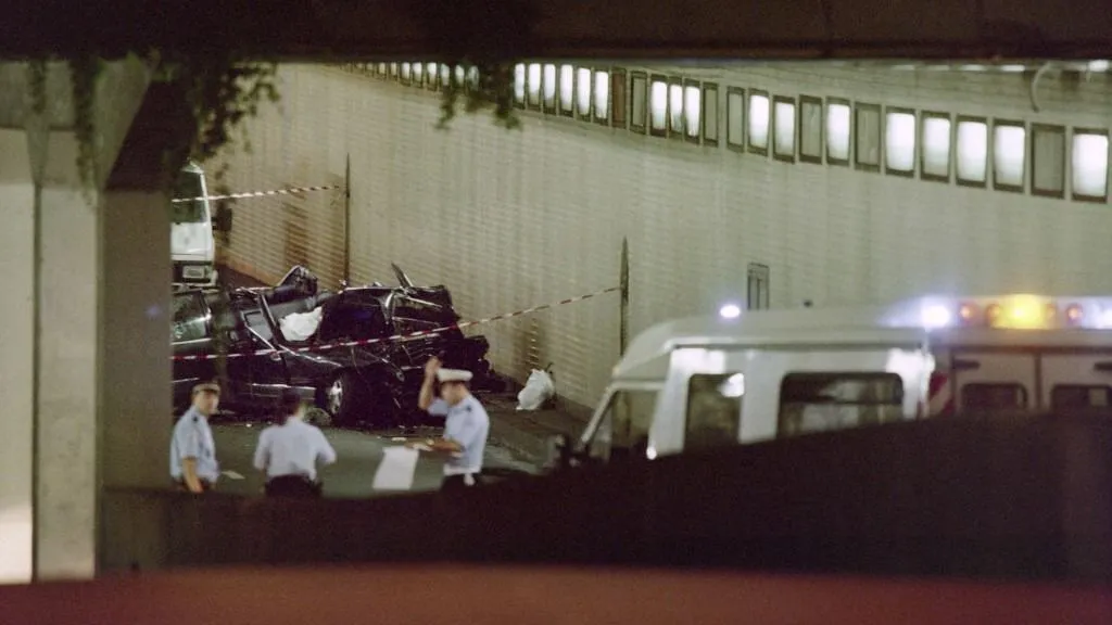 Diana The wreckage of Princess Diana's car lies in a Paris tunnel on August 31, 1997. Diana and companion Dodi Al Fayed were killed during the traffic accident. (Photo by Jack GUEZ / AFP)