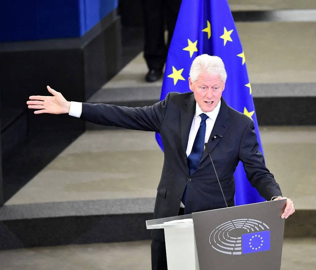 Clinton szerint Oroszország a NATO tagja lehetett volna