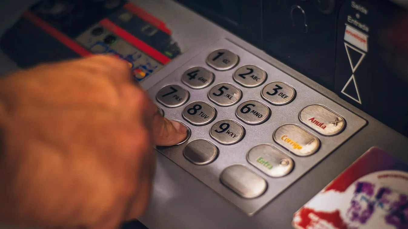 Duplán vont le költségeket a magyar bank – Önnek sem árt ránéznie!