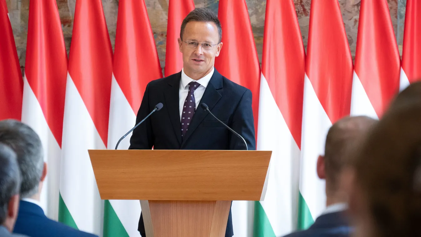 Szijjártó Péter: Brüsszel el akarja takarítani a békepárti, patrióta kormányokat Kép