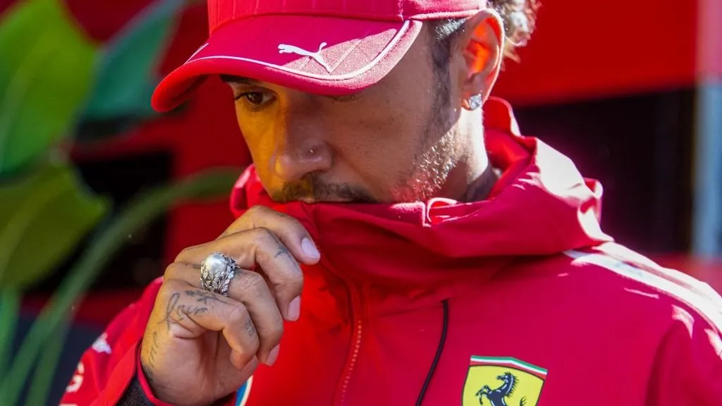 Lewis Hamilton nehéz napokat él át beteg kutyája miatt