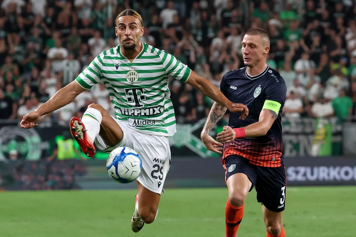 Budapest, 2025. augusztus 12.
Cebrail Makreckis, a Ferencváros (b) és Anton Negyalkov, a bolgár Ludogorec játékosa a labdarúgó Bajnokok Ligája selejtezőjének harmadik fordulójában játszott Ferencvárosi TC - Ludogorec Razgrad visszavágó mérkőzésen a Groupama Arénában 2025. augusztus 12-én.
MTI/Hegedüs Róbert