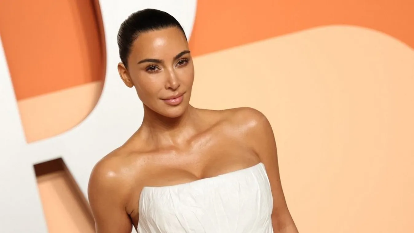 Pimaszul az arcunkba nyomta híres hátsóját Kim Kardashian - és ennek mi nagyon örülünk Kép