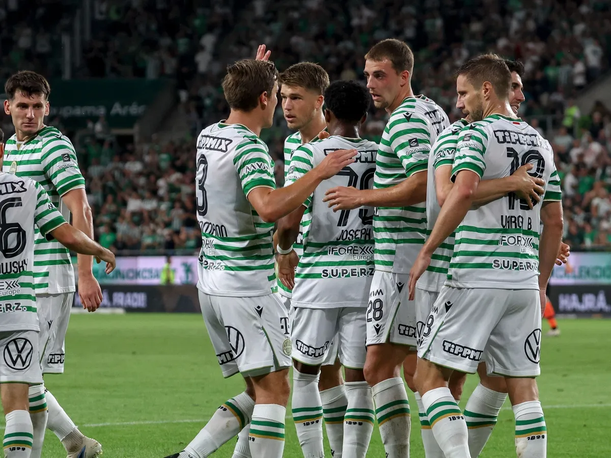 Fradi, Budapest, 2025. augusztus 12.A Ferencváros játékosainak gólöröme, jobbról a gólszerző Varga Barnabás a labdarúgó Bajnokok Ligája selejtezőjének harmadik fordulójában játszott Ferencvárosi TC - Ludogorec Razgrad visszavágó mérkőzésen a Groupama Arénában 2025. augusztus 12-én.MTI/Hegedüs Róbert