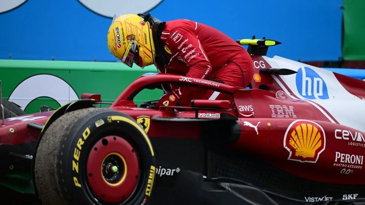 Megvan, mitől gyorsult fel Hamilton! Eladta az összes autóját, inkább motorozik...
