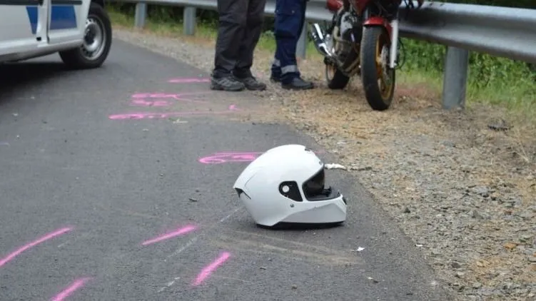 sörpad,baleset,motoros