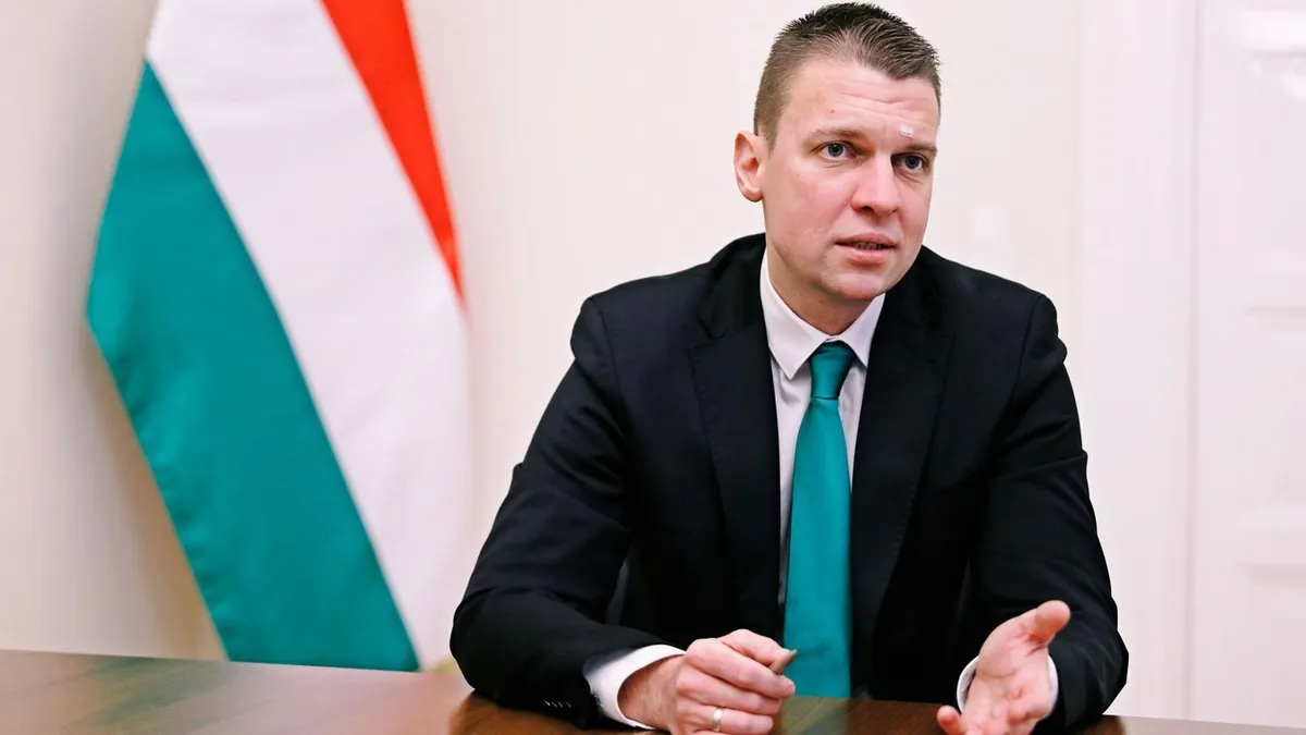 Menczer Tamás úgy helyretette az RTL riporterét, hogy a fal adta a másikat