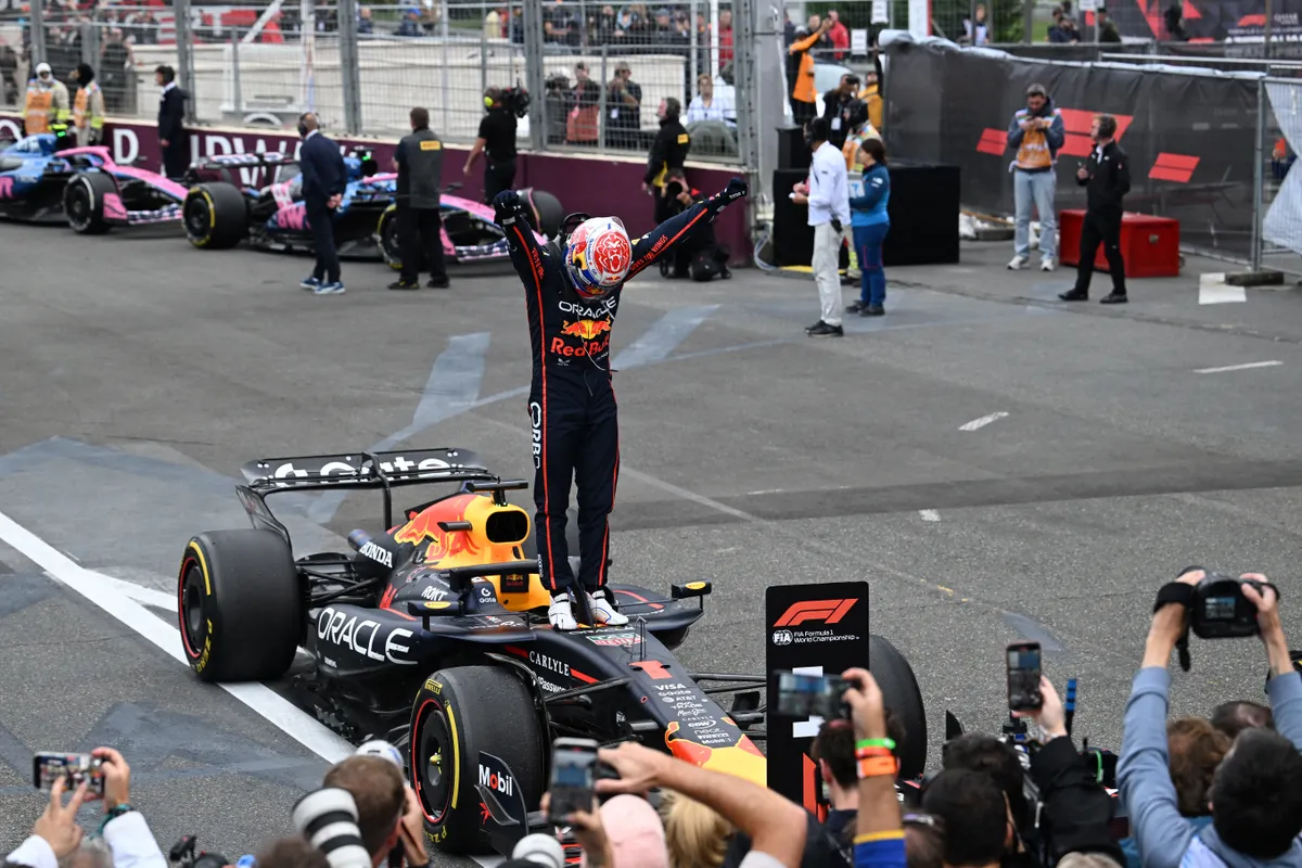 Max Verstappen rajt-cél győzelmet artott az Azeri Nagydíjon