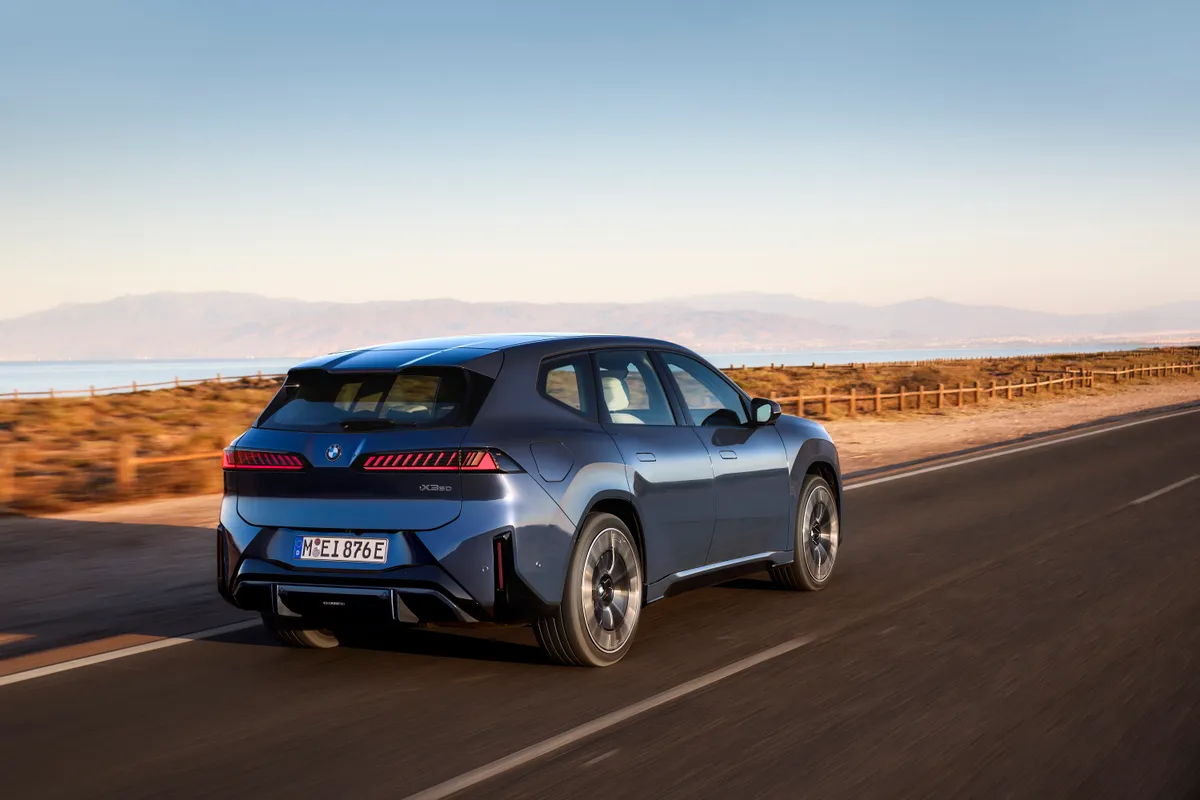 A fedélzeti töltő kétirányú, azaz energiaforrásként vagy hálózati energiatárolóként is használható az autó
Fotó: BMW