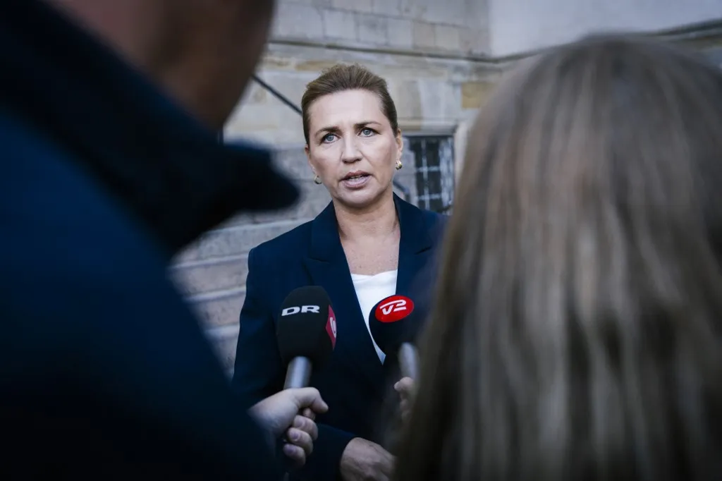 Mette Frederiksen dán miniszterelnök a drónok miatt figyelmeztetett (Fotó: AFP)