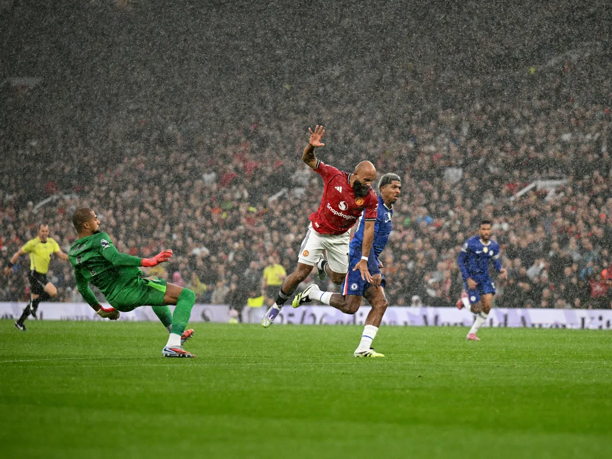 A klubvilágbajnok Robert Sáncheznek négy percig tartott a Manchester United elleni rangadó